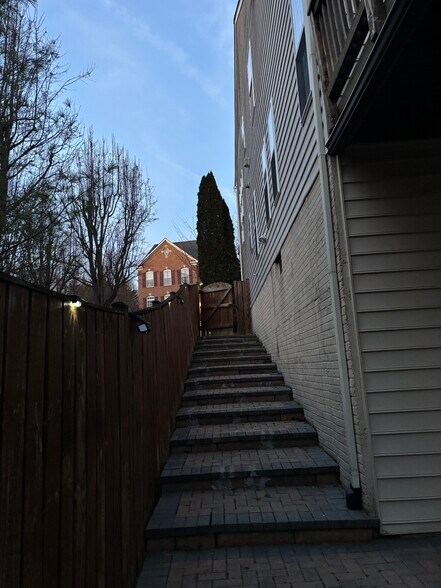 Building Photo - 6859 Rolling Creek Way