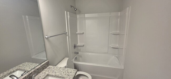 Building Photo - *** Move in Ready ***