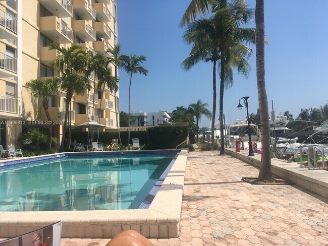 Building Photo - 2350 NE 135th St