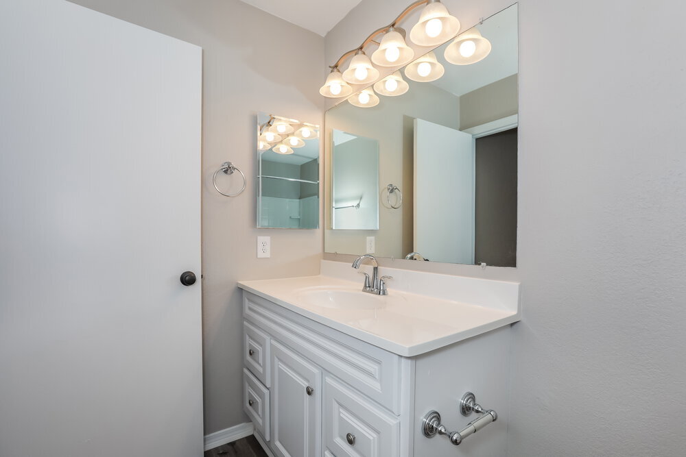 Building Photo - 1101 E Desert Rose Trail