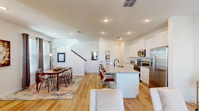 Building Photo - 2906 ELLE DR