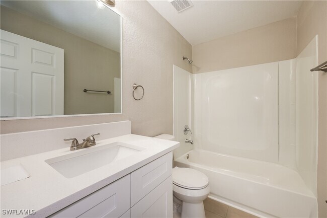Building Photo - 404 Willowbrook Dr