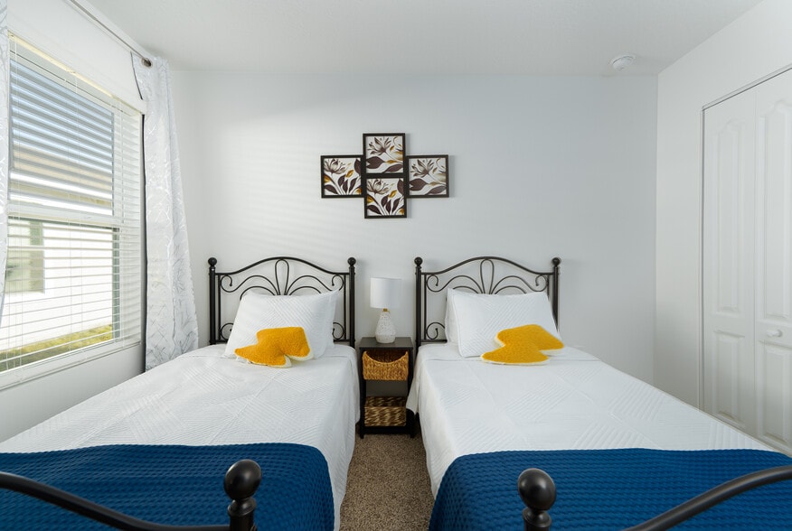 Building Photo - 17 Evermore Ct