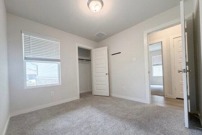 Building Photo - 5549 Madden Ln