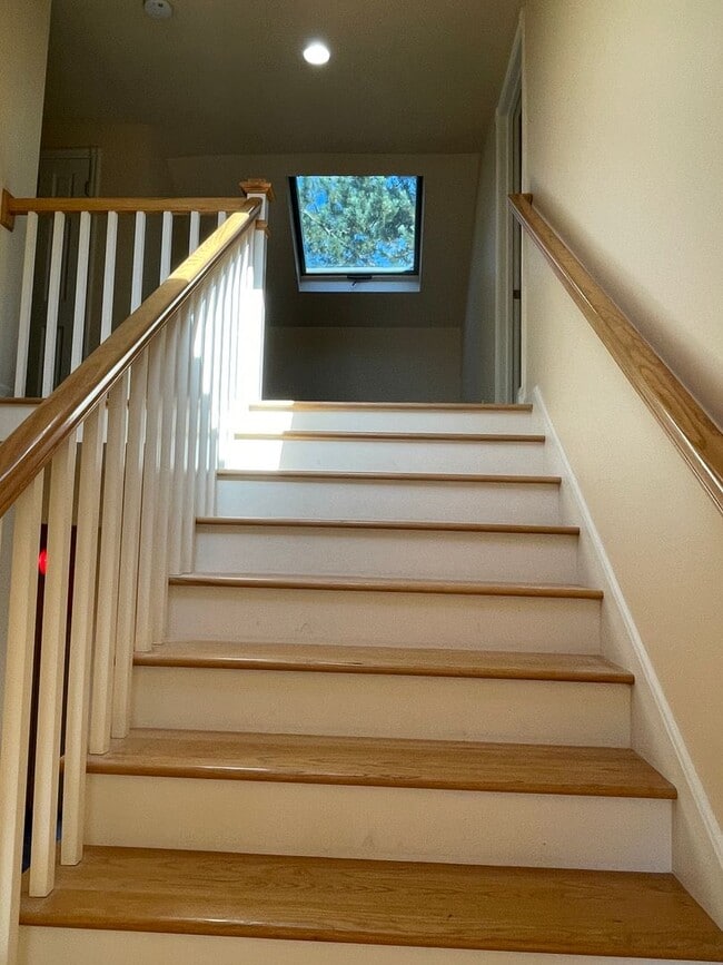 Building Photo - CHARMING MULTNOMAH VILLAGE CUSTOM HOME AVA...