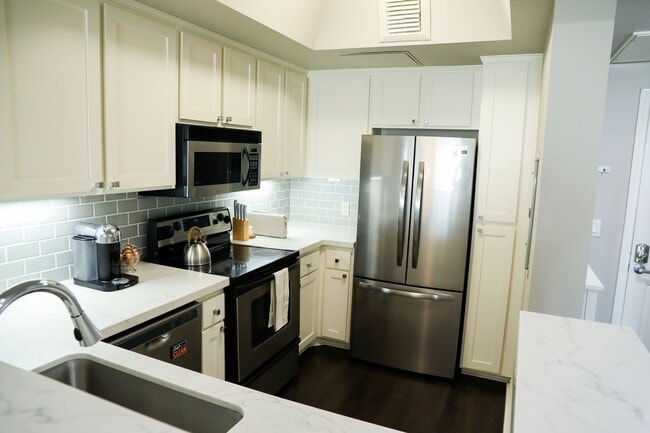 Building Photo - THE UPTOWN | Modern | Furnished | Bankers Hill Condo | Across from Balboa Park