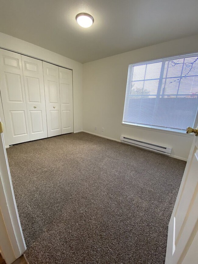 Building Photo - 1434 N Raymond St