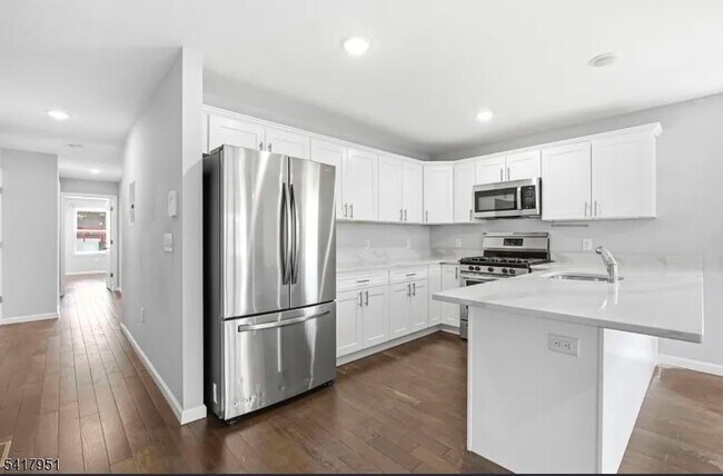 Building Photo - 420 S 10th St
