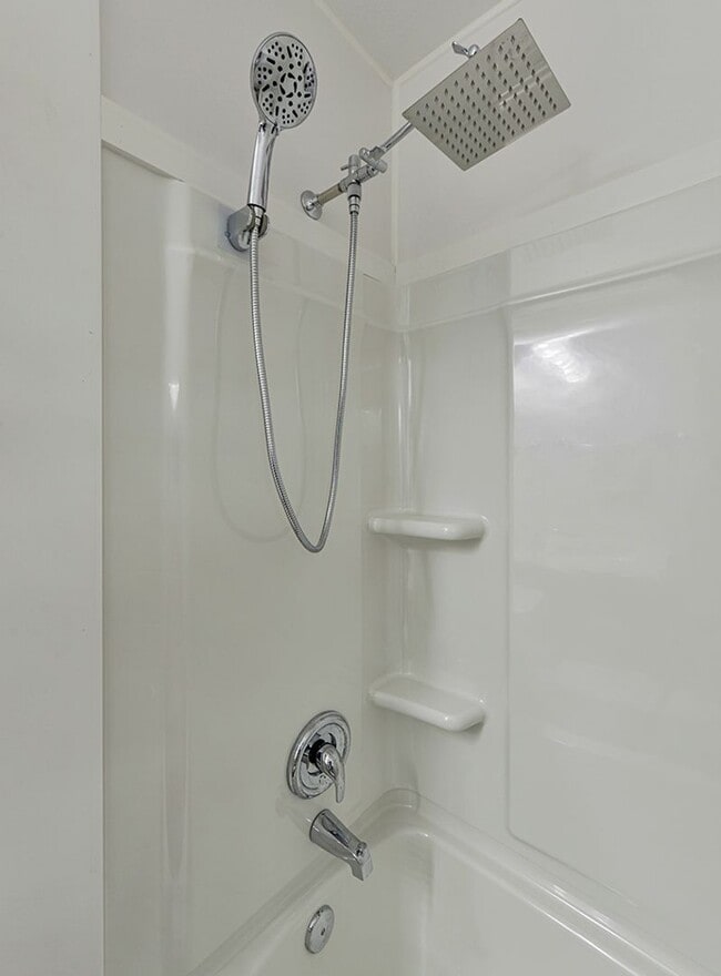 Building Photo - Beautifully Remodeled 2 Bedroom One Bath Condo Burien near Seattle