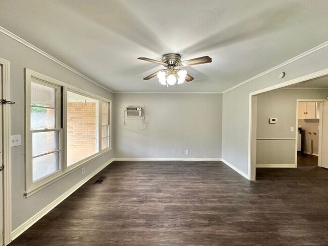 Building Photo - Available Now! 3 Bed 1.5 Bath, Tyler Tx!