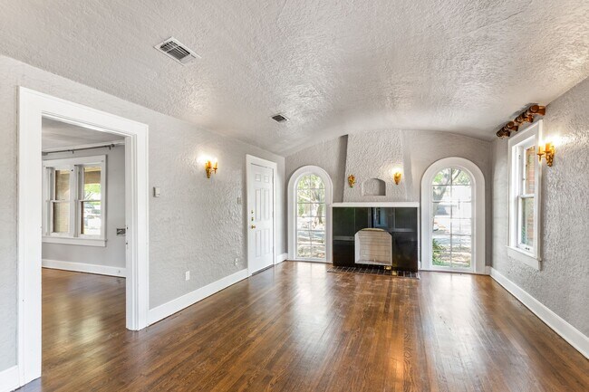 Building Photo - Fort Worth Gem Just Two Doors from TCU