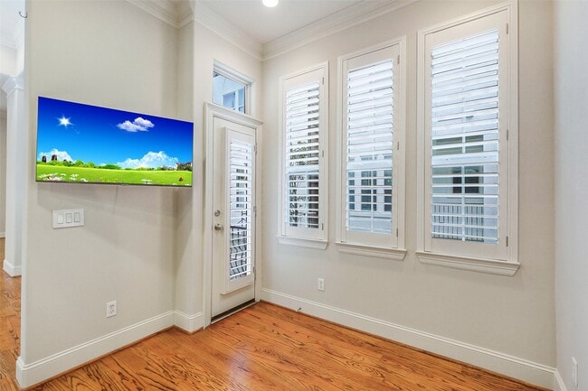 Building Photo - 2301 Park St