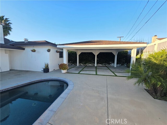 Building Photo - 7954 Crosnoe Ave