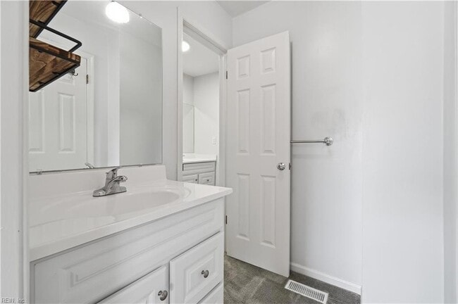 Building Photo - 1328 Mill Lake Quarter