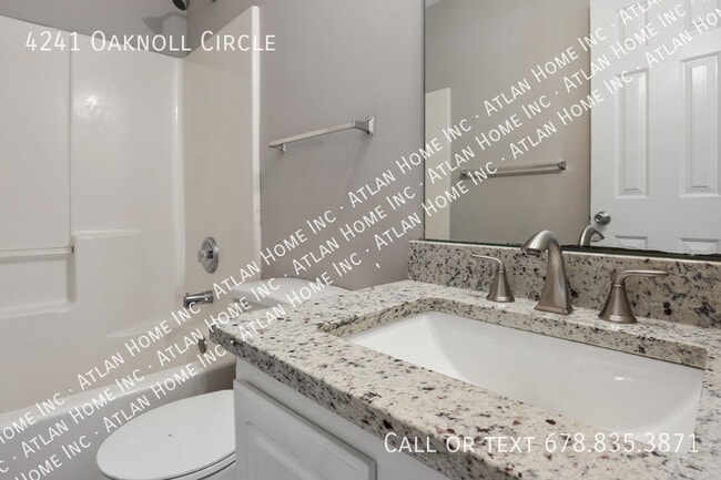 Building Photo - 4241 Oaknoll Cir