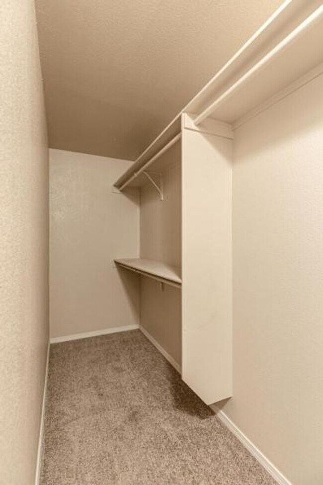 Building Photo - Charming 3 bedroom, 2 bath in Northeast El...