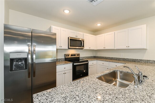 Building Photo - 3615 Caloosa Pkwy