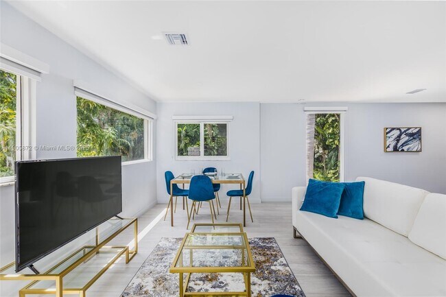 Building Photo - 2742 Coacoochee St