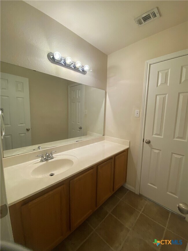 Building Photo - 6111 Graphite Dr