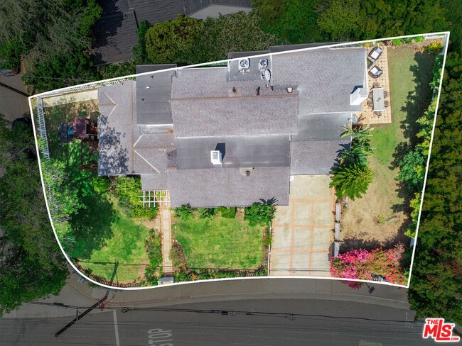 Building Photo - 17001 Bollinger Dr