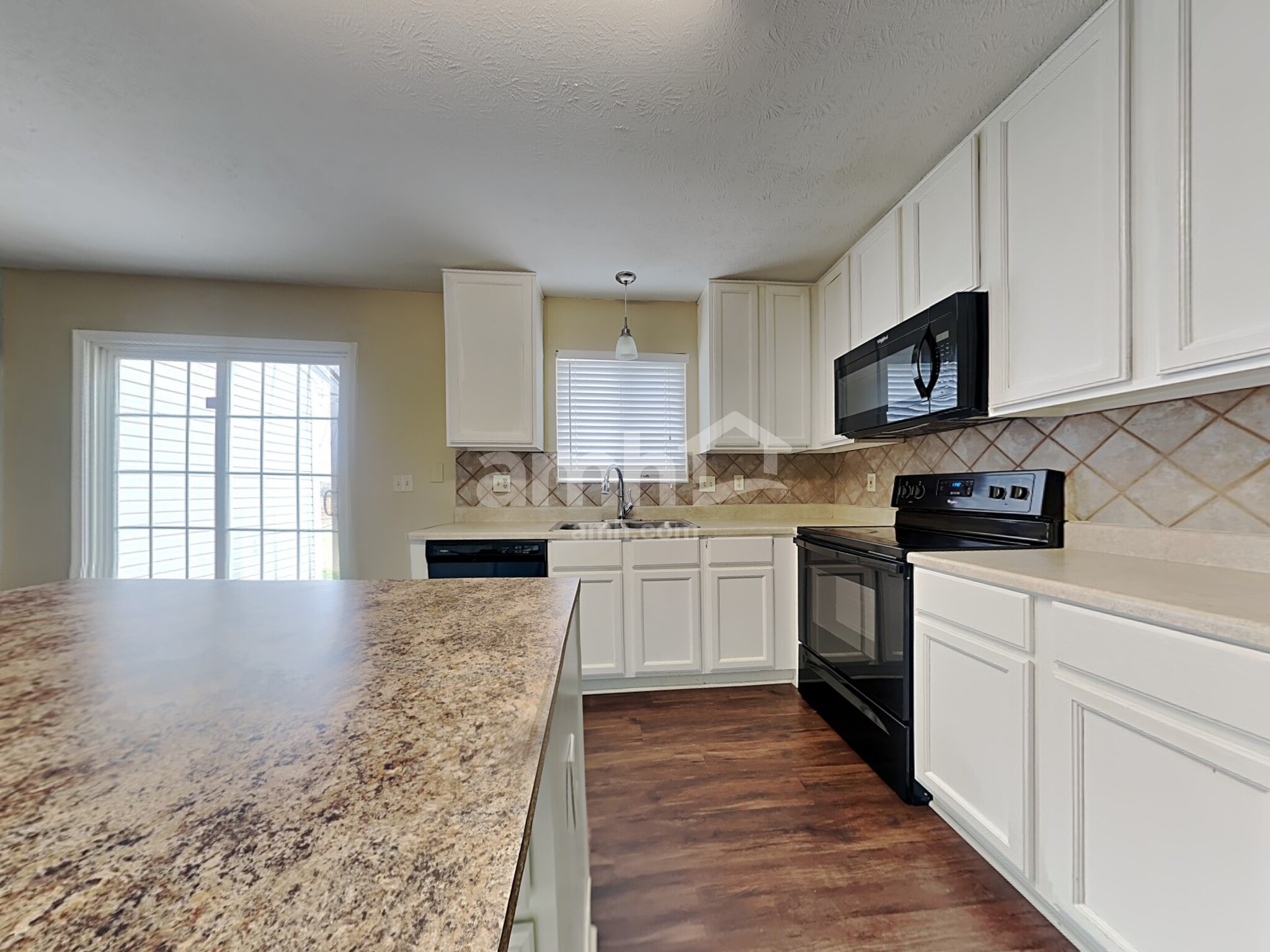 Building Photo - 3679 Shorewood Dr