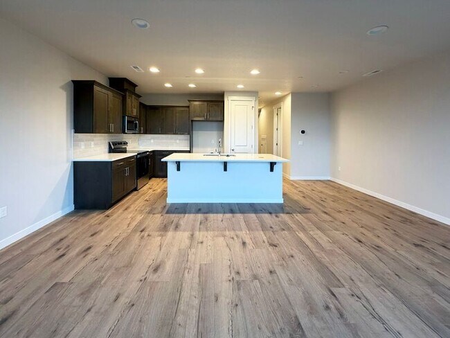 Building Photo - 2638 Waterlily Dr