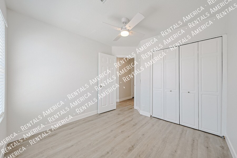 Building Photo - 4018 W Camino Vivaz