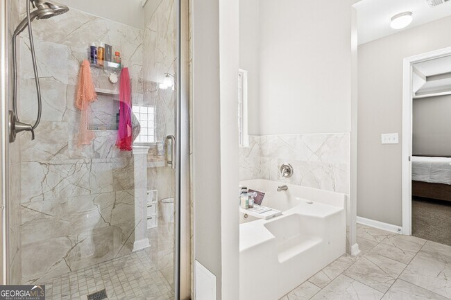 Building Photo - 7155 Laurel Creek Dr