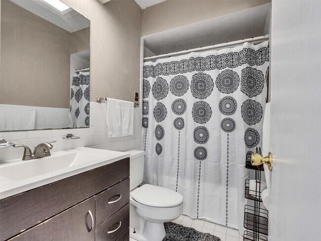 Building Photo - 2601 Bellefontaine St