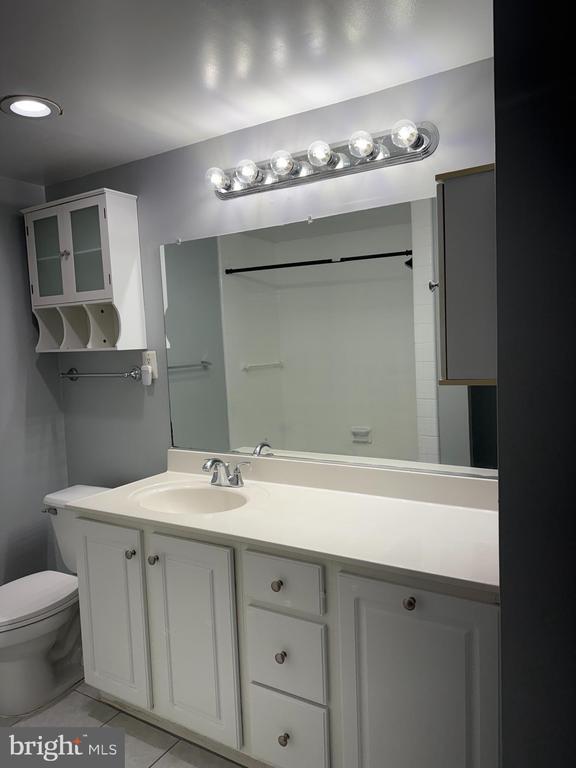 Building Photo - 10570 Main St