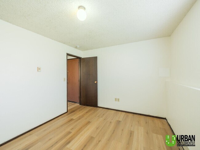 Building Photo - 13211 E Skyview Ave