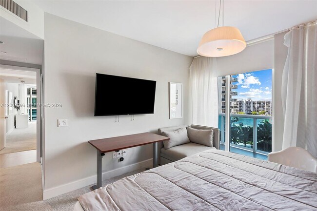 Building Photo - 2711 S Ocean Dr