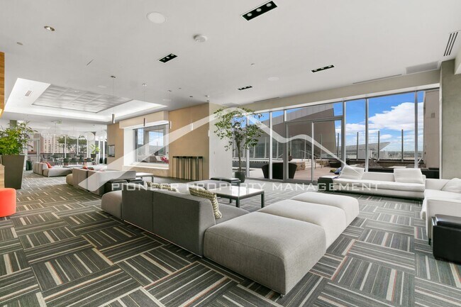 Building Photo - Luxury Condo with Stunning Views and Central AC