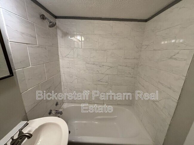 Building Photo - 1612 Celeste Dr