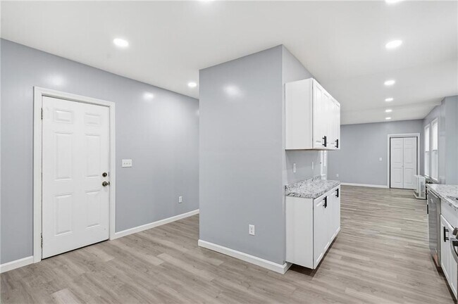 Building Photo - 62 Cypress St