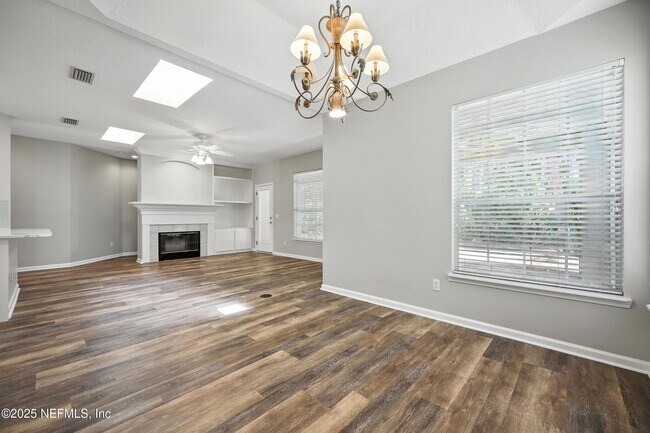 Building Photo - 4565 E Seneca Dr