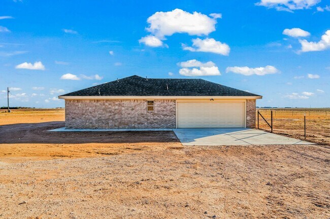 Building Photo - Country Living In Roosevelt ISD!