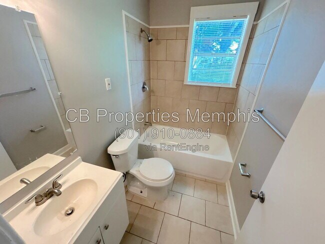 Building Photo - 1018 McEvers Cir