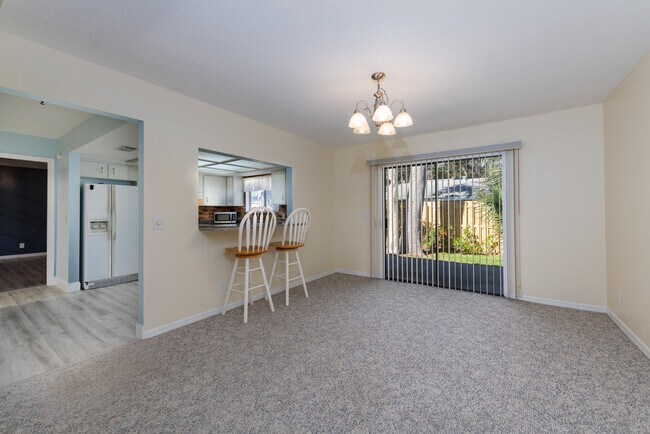 Building Photo - 795 Victoria Cir E