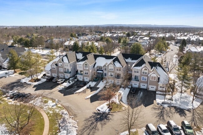 Building Photo - 904 Rhoads Dr