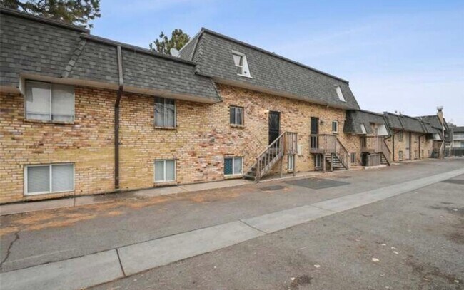 Building Photo - Charming 2BR Condo in Denver