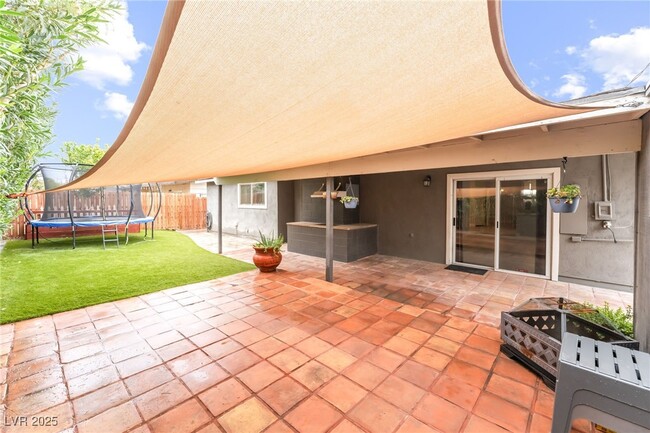 Building Photo - 2905 Kings Way