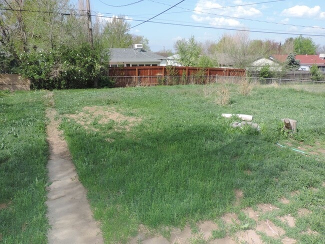 Building Photo - Brookridge Heights 2 Bedroom, 1 Bath Home ...