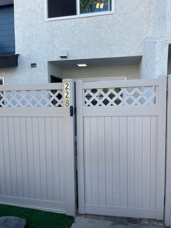 Building Photo - 228 S Esplanade St