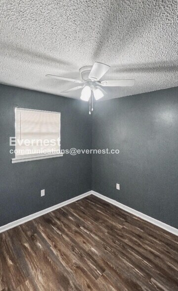 Building Photo - 4922 E Willow St