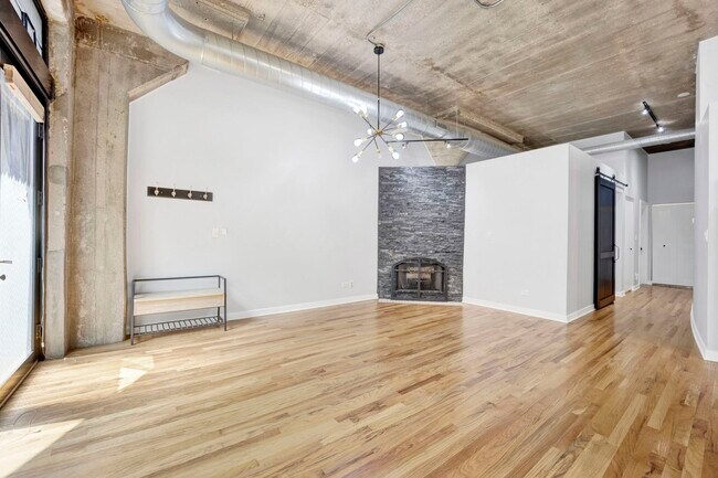 Building Photo - 1111 W 15th St