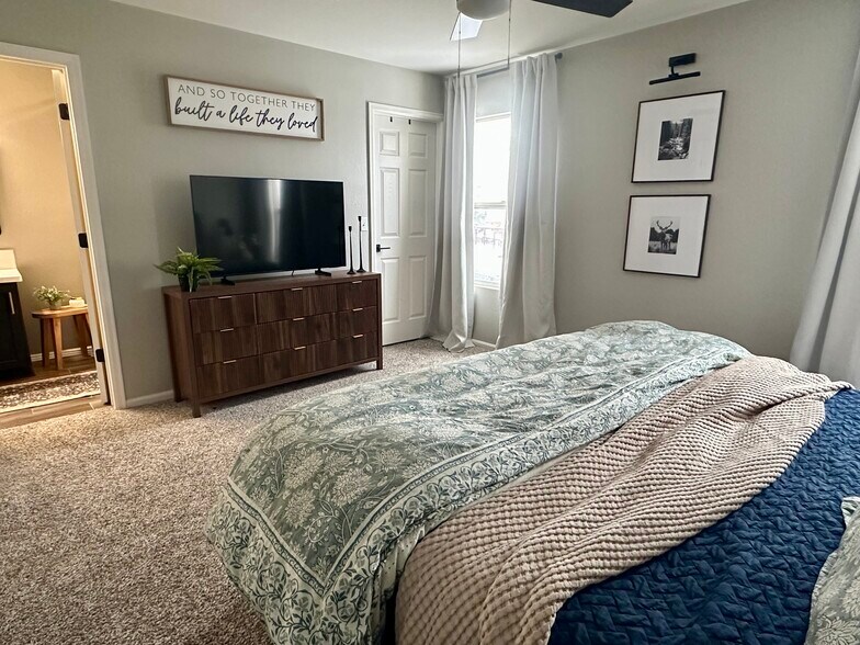 Building Photo - 10880 Longs Peak Ln