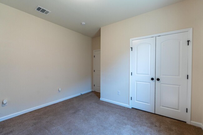 Building Photo - Victoria Meadows 3 bedroom, 2 bathroom Home