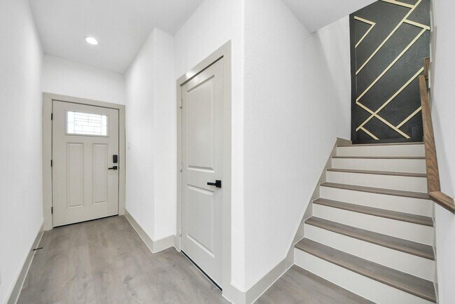 Building Photo - 7973 Joy St