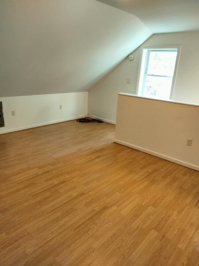 Building Photo - 15 Oak St